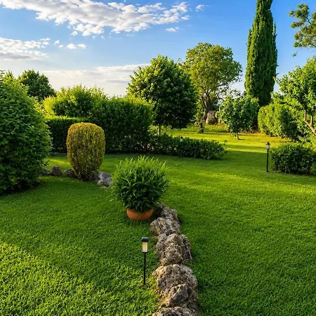 The Secret Garden Peraía